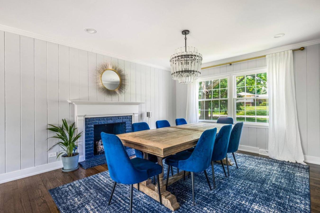 Spacious, Luxury Renovated Home With 4 Kings, Firepit Glen Ellyn Exteriör bild